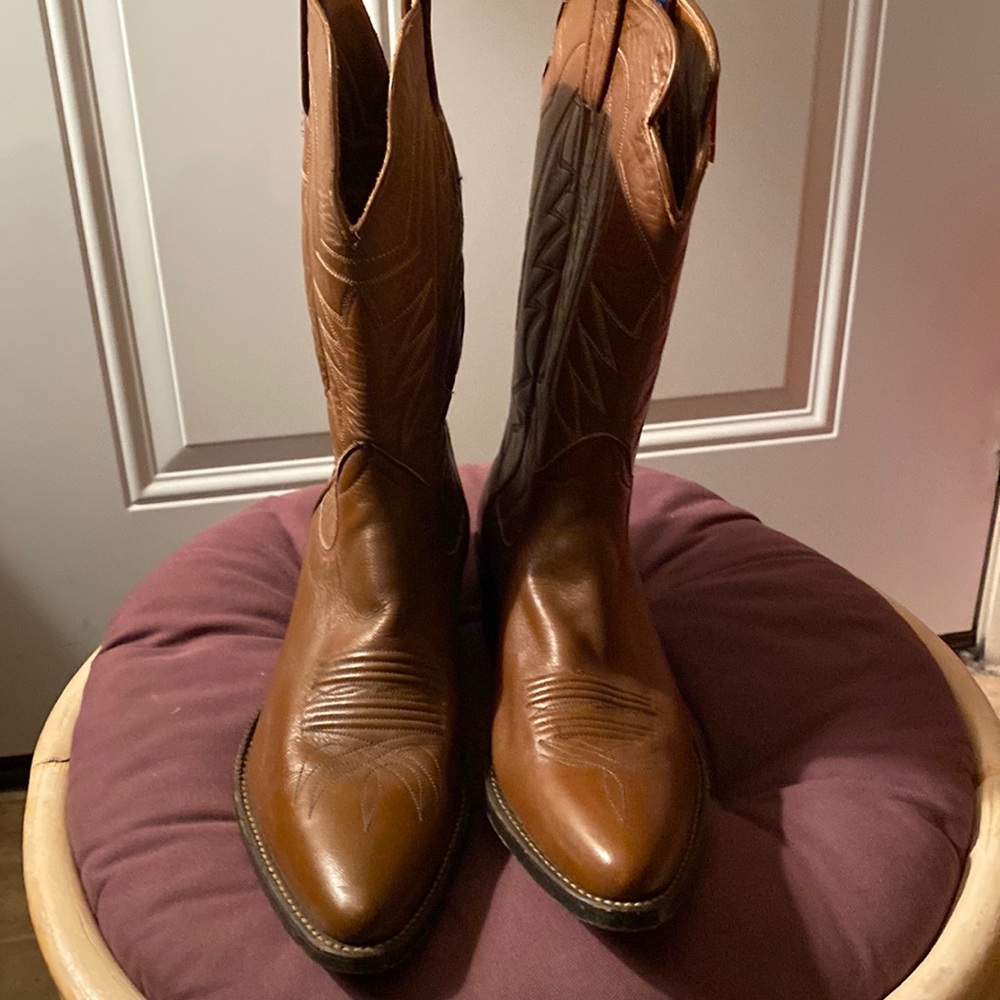 Sanders Men’s Vintage western boots, size 9, brown, not worn.